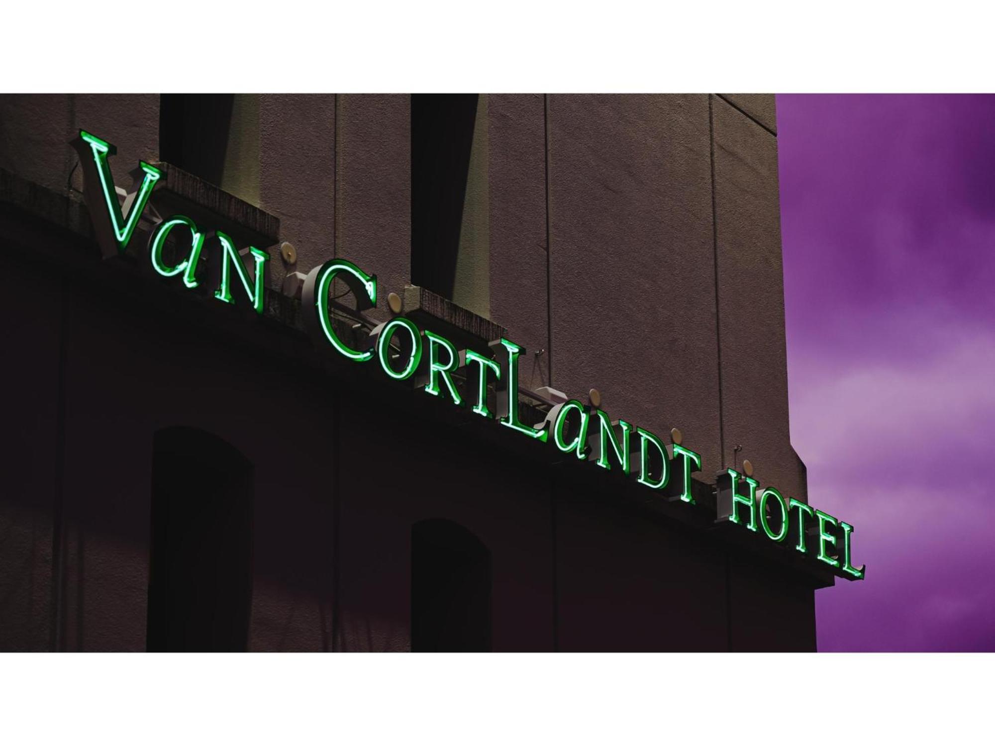 Van Cortlandt Hotel - Vacation Stay 17465V Aira Eksteriør bilde
